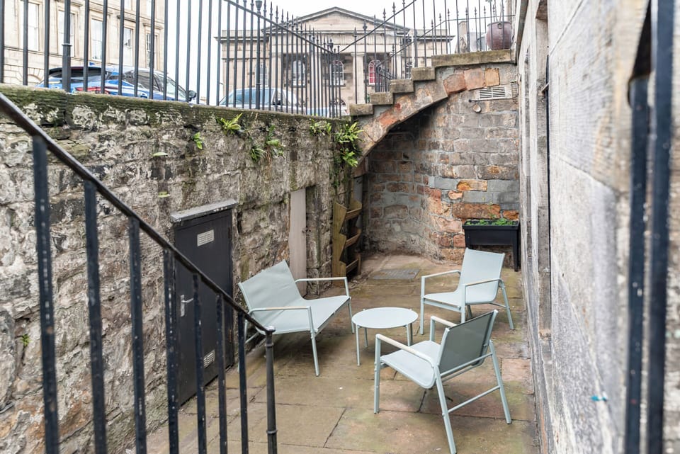 City Apartment, 1 Double Bed, Non Smoking, Courtyard View | Terrace/patio