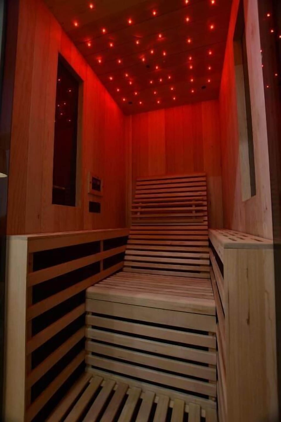 Premium Suite, 1 King Bed, Non Smoking, City View | In-room safe, blackout drapes, soundproofing