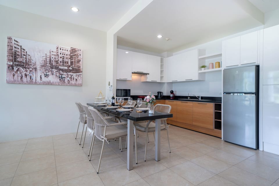 Apartment, 3 Bedrooms, Partial Sea View | Private kitchen | Highchair