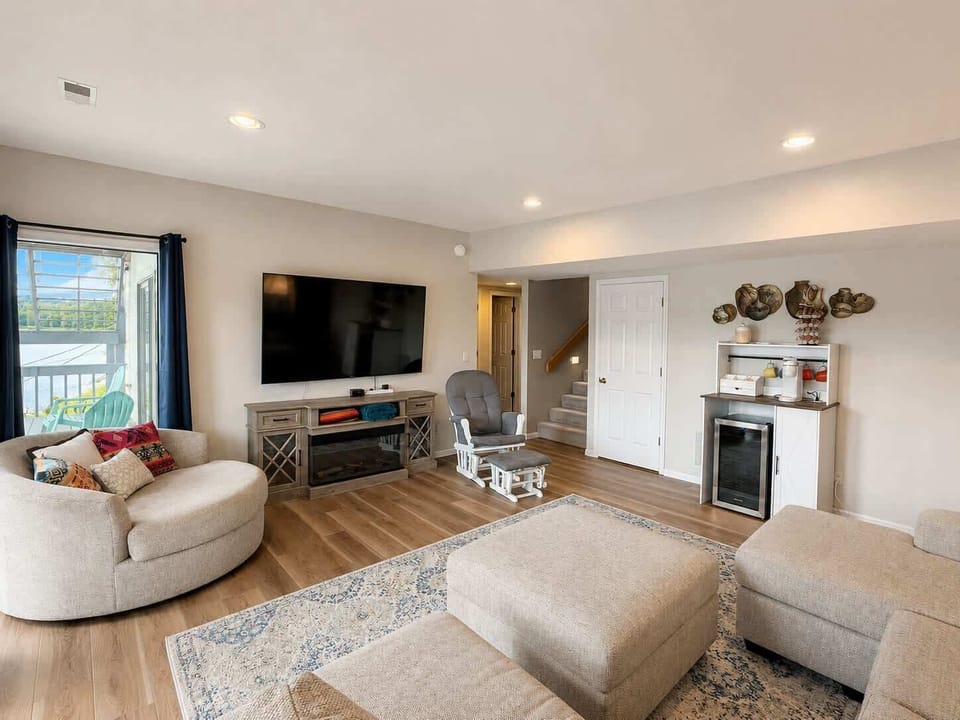 House, Multiple Beds (Making Waves) | Living area
