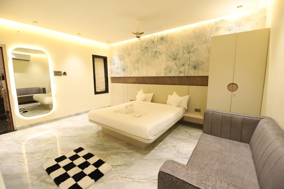 Executive Room, Balcony, City View | Desk, laptop workspace, WiFi (free)