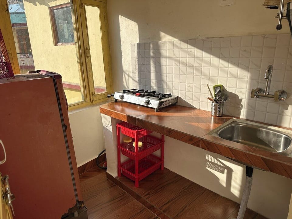 Comfort Double Room, Balcony, Mountain View | Shared kitchen | Mini-fridge, electric kettle, cookware/dishes/utensils
