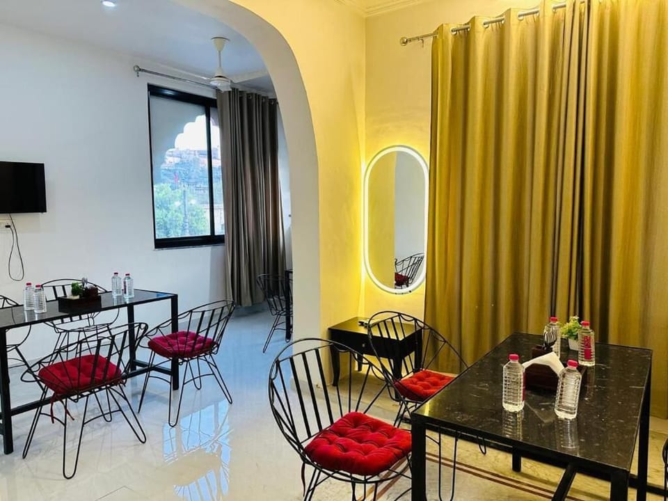 Standard Double Room | Dining