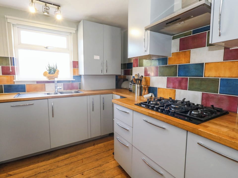 Dishwasher, cookware/dishes/utensils