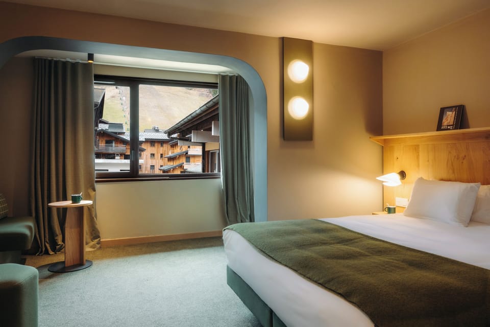 Deluxe Double or Twin Room, Balcony | In-room safe, laptop workspace, iron/ironing board (on request)