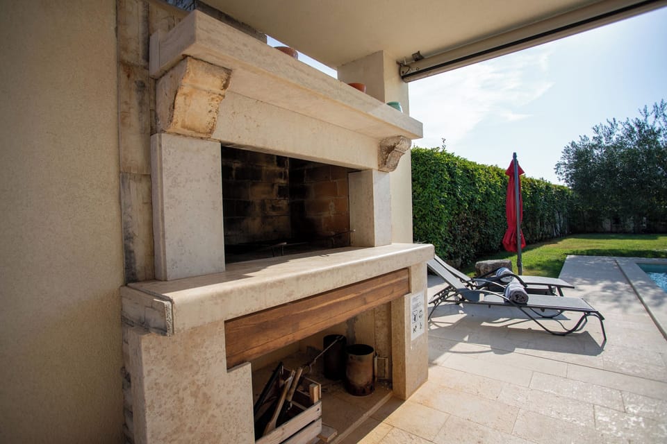 Luxury House, 4 Bedrooms, 2 Bathrooms (Villa Lara With Pool Walk To Sea) | Terrace/patio