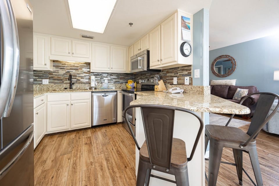 Condo, 1 Bedroom | Private kitchen | Coffee/tea maker, fridge, oven