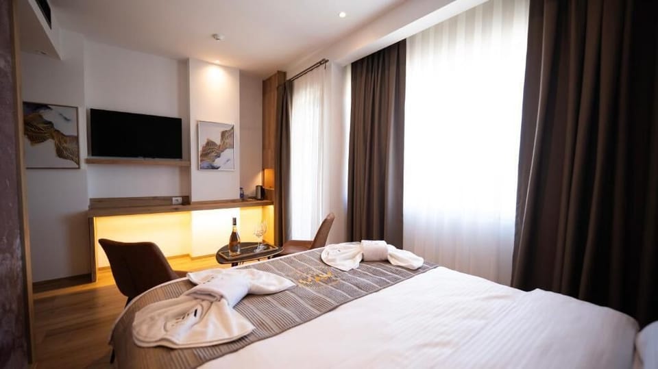 In-room safe, desk, laptop workspace, soundproofing