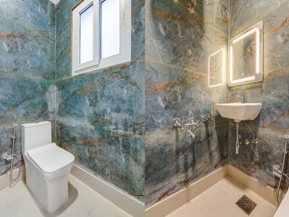 Superior Double Room | Bathroom | Shower, slippers, towels, soap