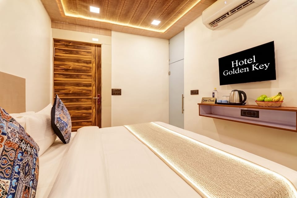 Superior Double Room | Hypo-allergenic bedding available, desk, laptop workspace