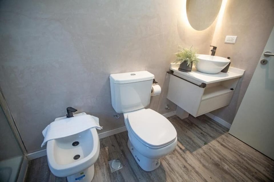 Deluxe Double or Twin Room, Garden View | Bathroom | Shower, free toiletries, hair dryer, towels