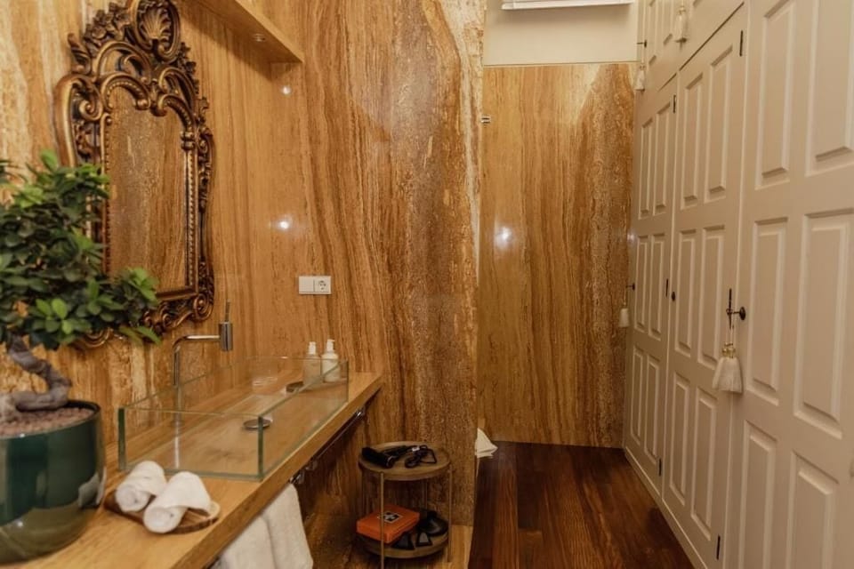 Superior Room, Balcony | Bathroom | Free toiletries, hair dryer, towels, soap