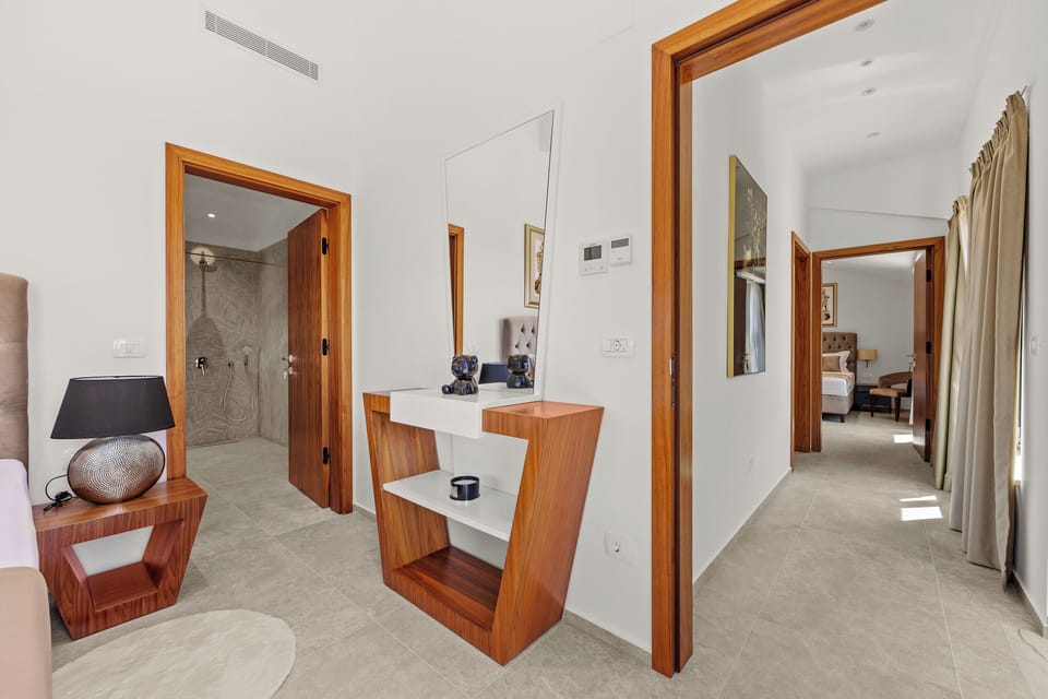Villa | In-room safe, iron/ironing board, WiFi (free)