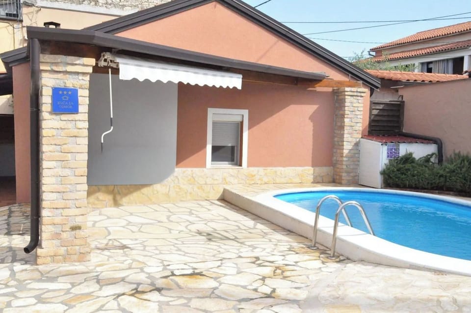 Outdoor pool, pool umbrellas