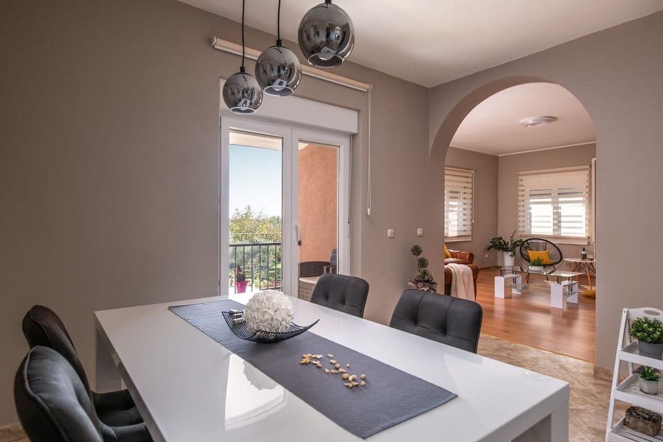 House | Dining