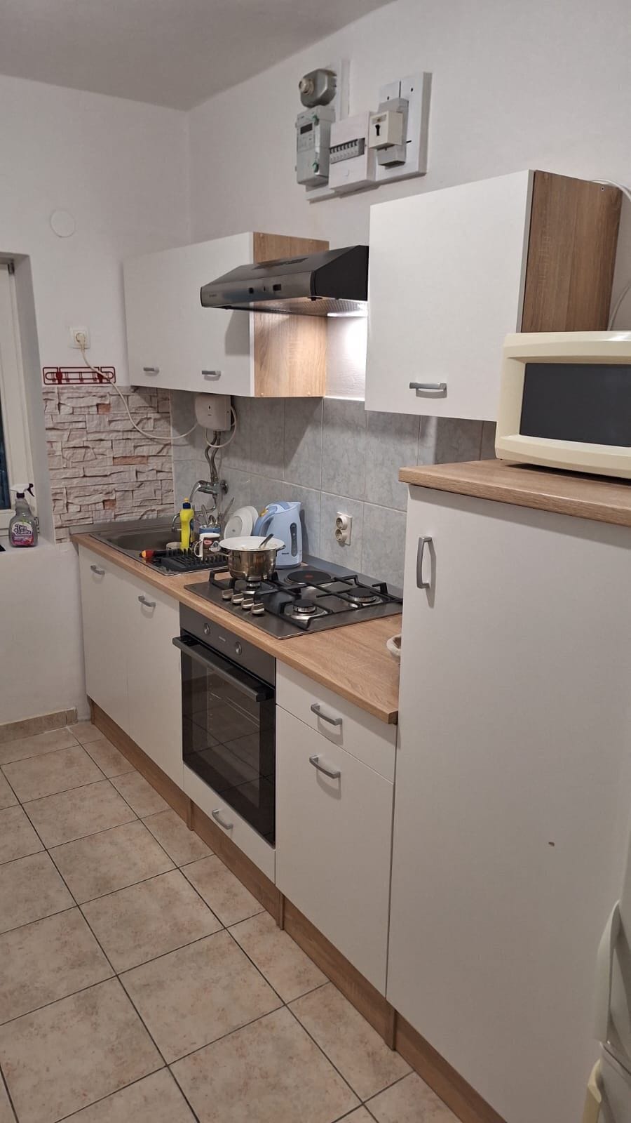House | Private kitchen | Fridge, microwave, oven, stovetop