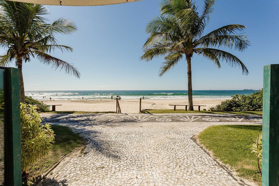 Beachfront Apt in Full-service Condominium Rit206 Apartment in Florianopolis