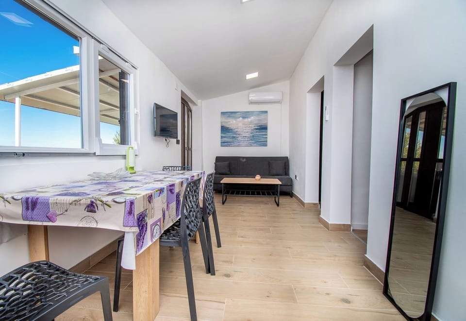 Apartment (A1) | Dining