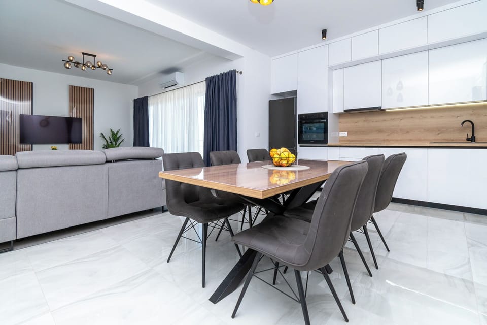 Apartment (A1) | Dining