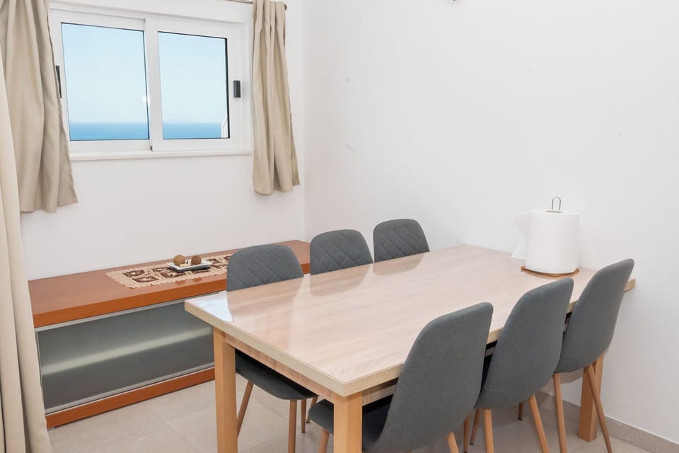 Apartment (A1) | Private kitchen | Fridge, oven, stovetop, electric kettle