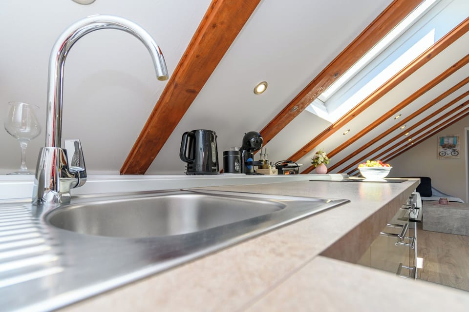Apartment (A1) | Private kitchen | Espresso maker, coffee/tea maker, fridge, oven