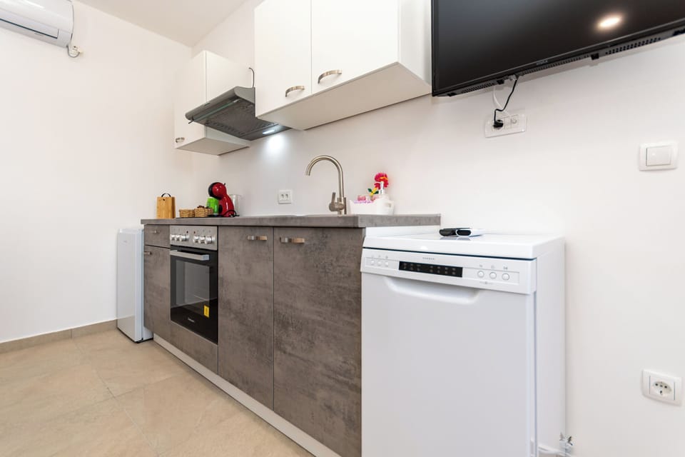 House | Private kitchen | Espresso maker, fridge, oven, stovetop
