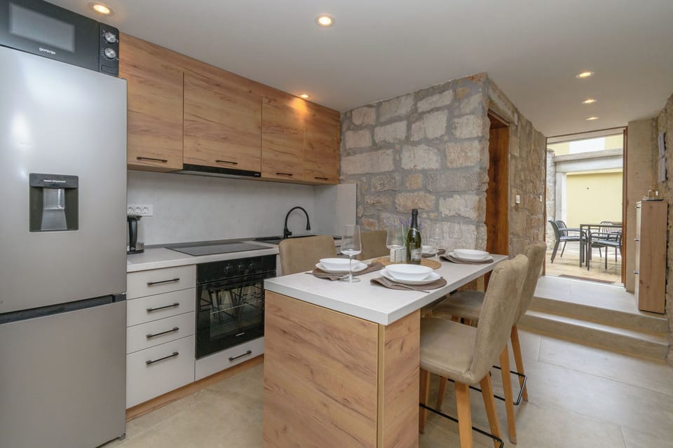 House | Private kitchen | Espresso maker, fridge, oven, stovetop