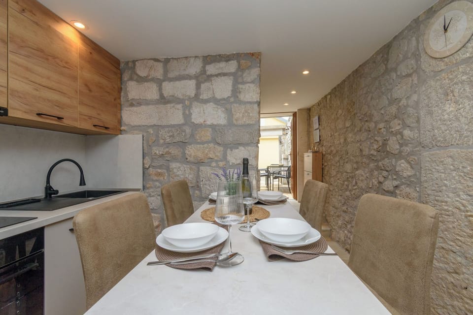 House | Private kitchen | Espresso maker, fridge, oven, stovetop