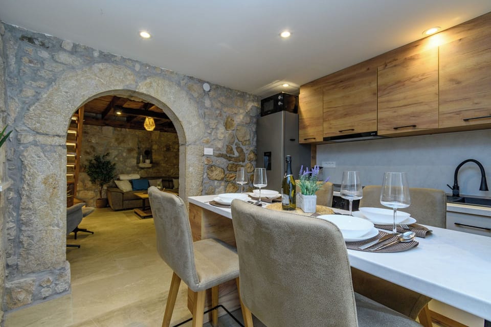 House | Private kitchen | Espresso maker, fridge, oven, stovetop