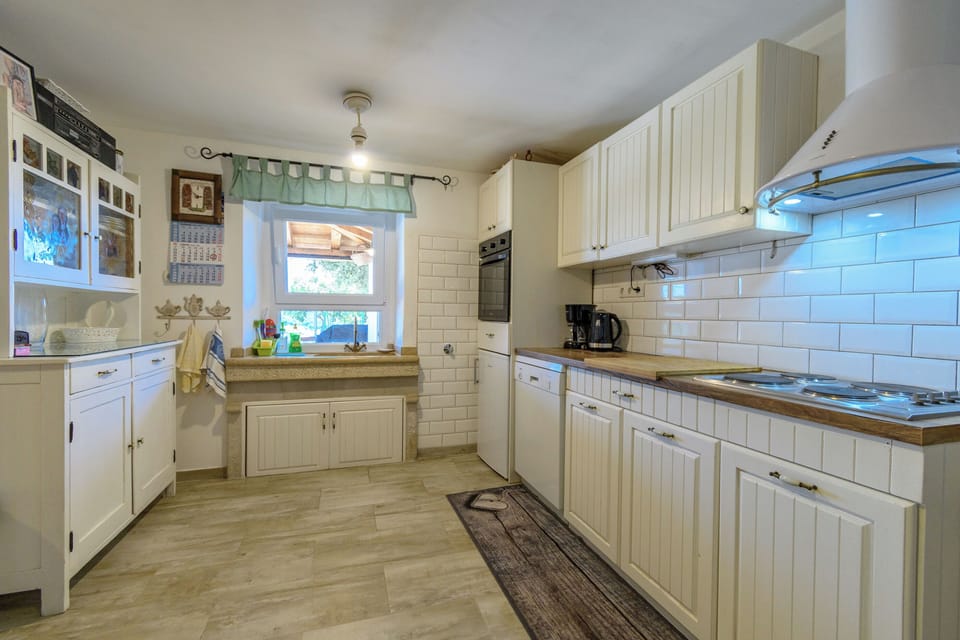 House | Private kitchen | Espresso maker, fridge, microwave, oven