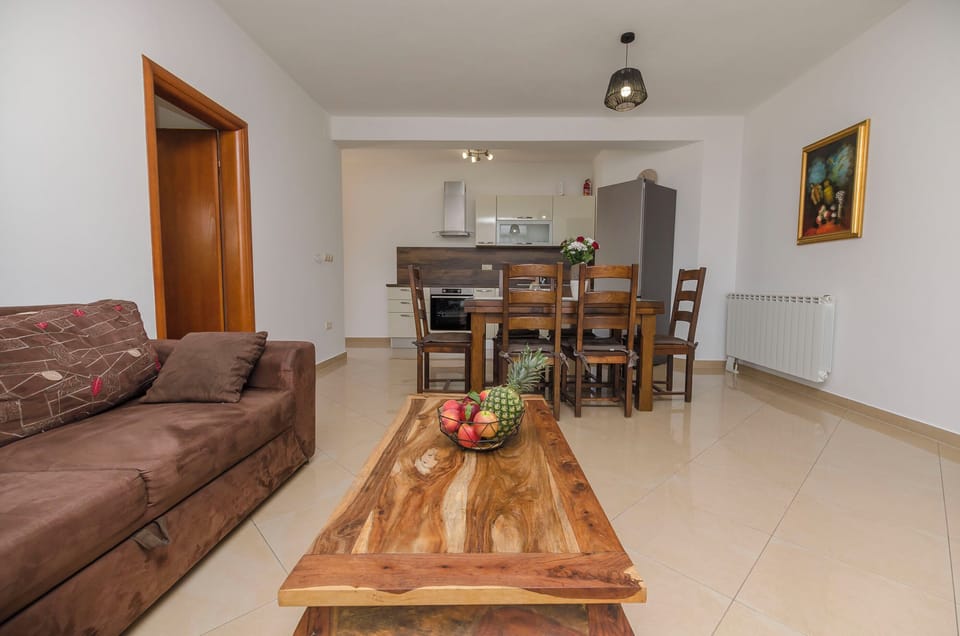 Apartment (A1) | Living room | Smart TV