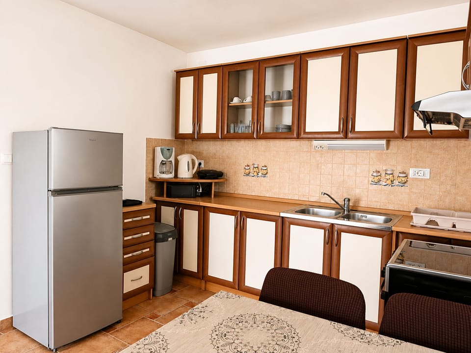 Apartment (A1) | Dining