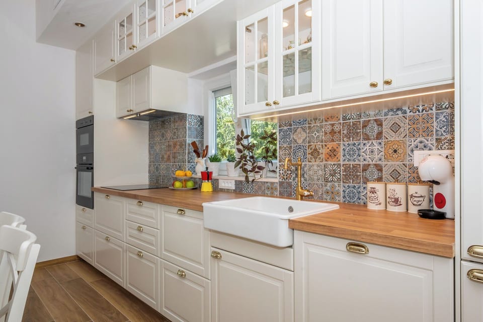 Apartment (A1) | Private kitchen | Espresso maker, fridge, oven, stovetop