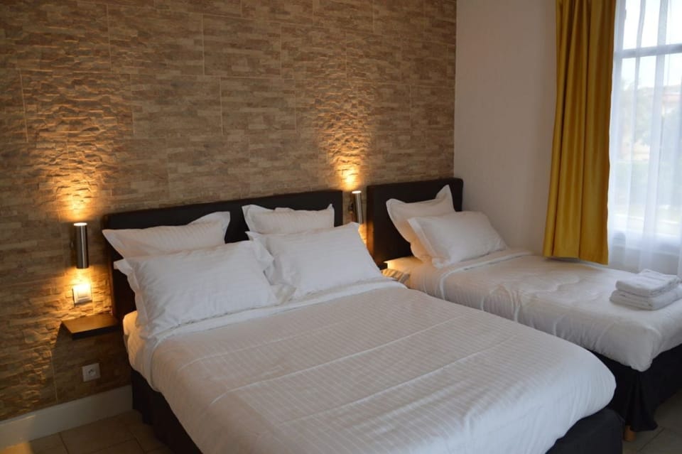 Classic Triple Room, Balcony, Garden View | In-room safe, desk, blackout drapes