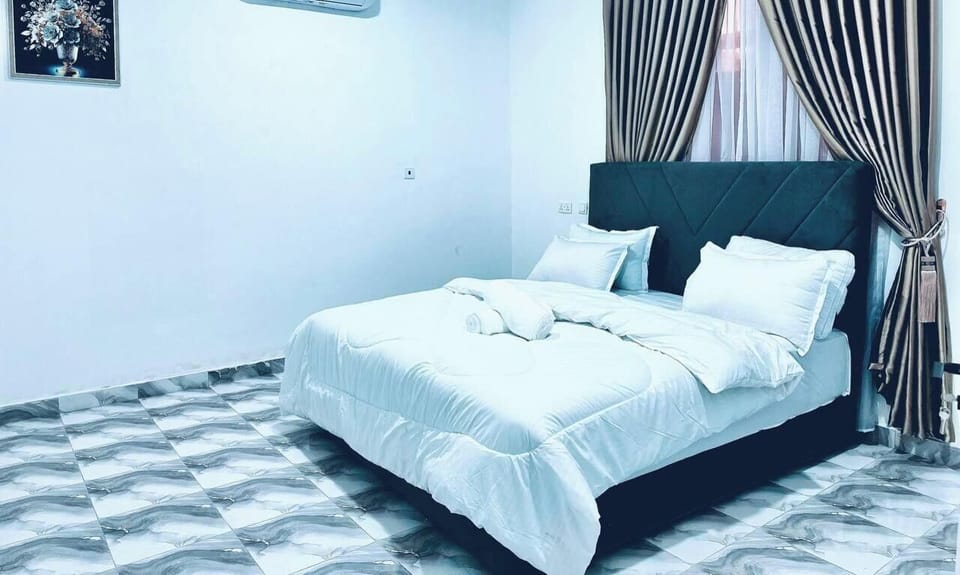 In-room safe, iron/ironing board (on request)