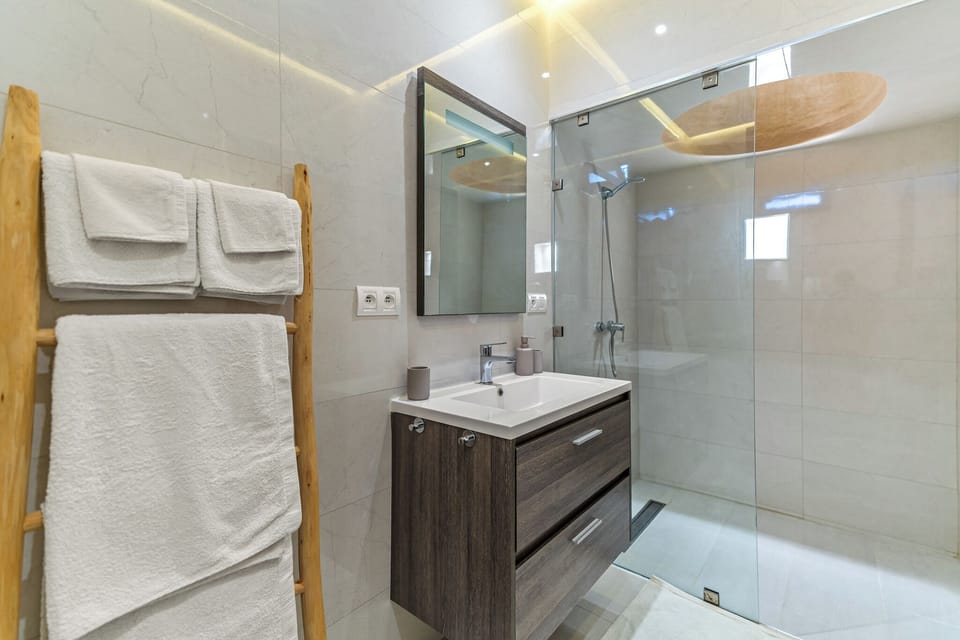 Superior Double Room, Garden View | Bathroom | Shower, hair dryer, towels, soap