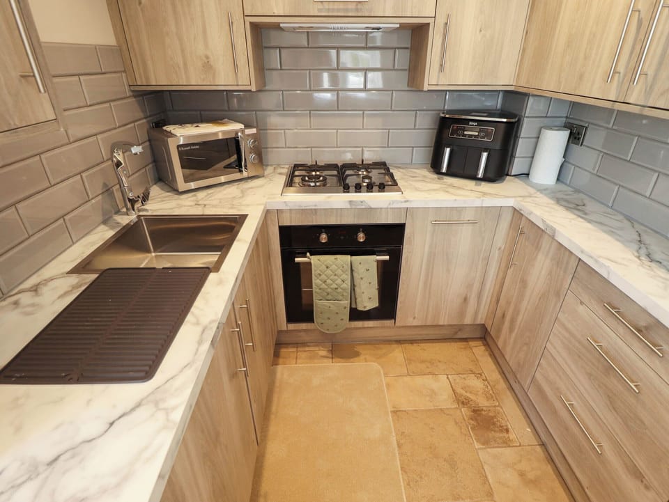 Dishwasher, cookware/dishes/utensils