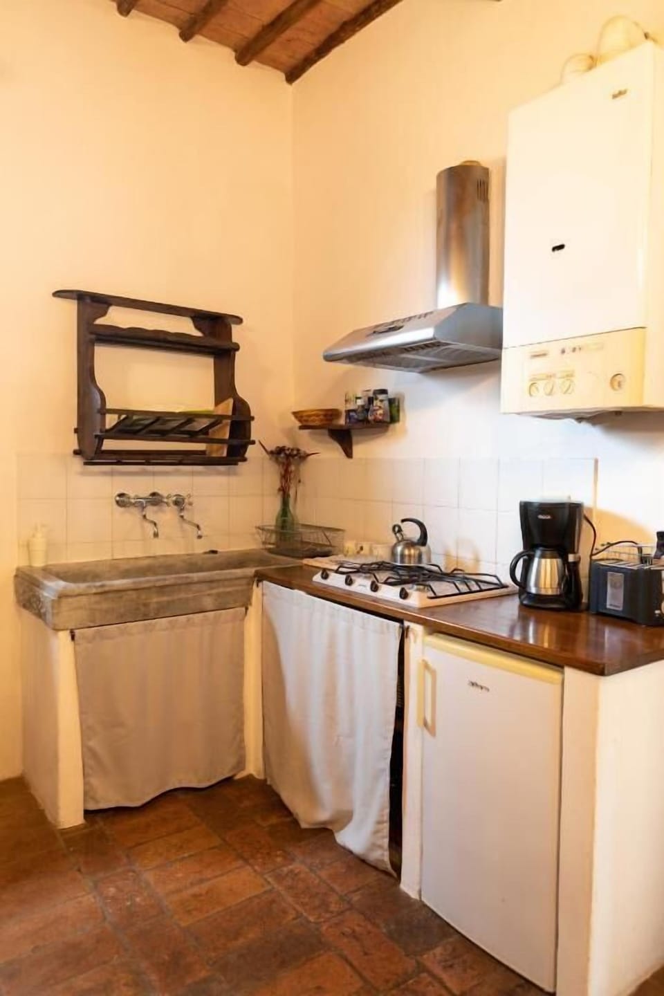 Tuscan Apartment in Nature | Private kitchen | Highchair