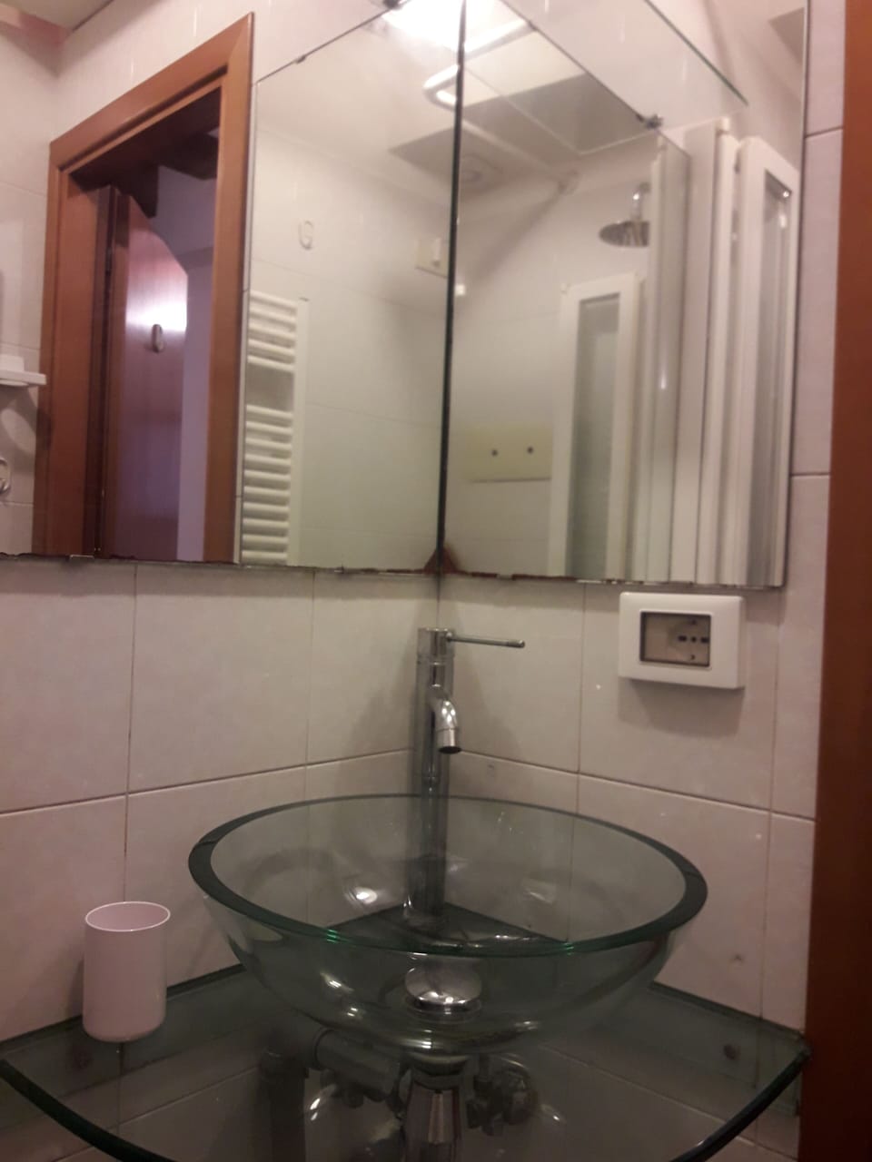 Basic Apartment | Bathroom