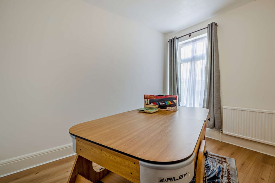 House | 6 bedrooms, high-speed internet