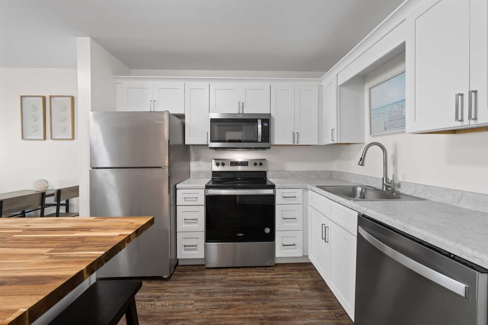 Condo, 1 Queen Bed (GS Plantation East 2109) | Private kitchen