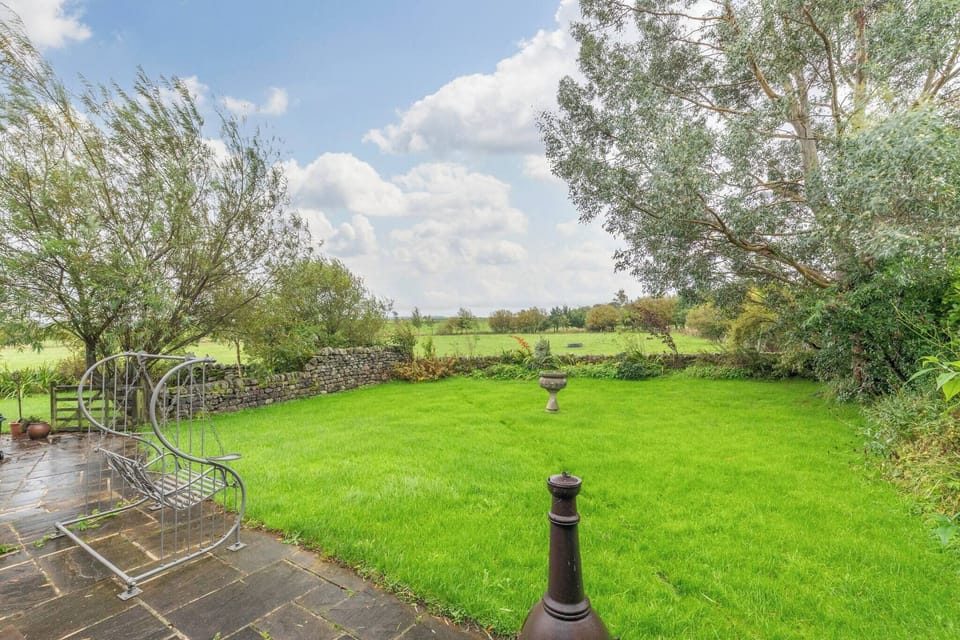 House, 5 Bedrooms, Balcony, Garden View | Property grounds