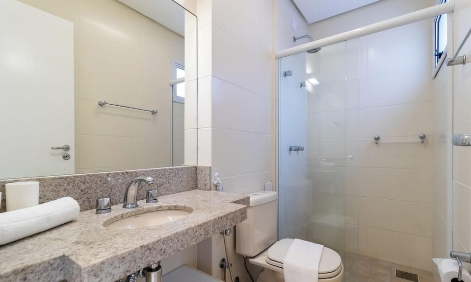 Basic Apartment | Bathroom | Shower