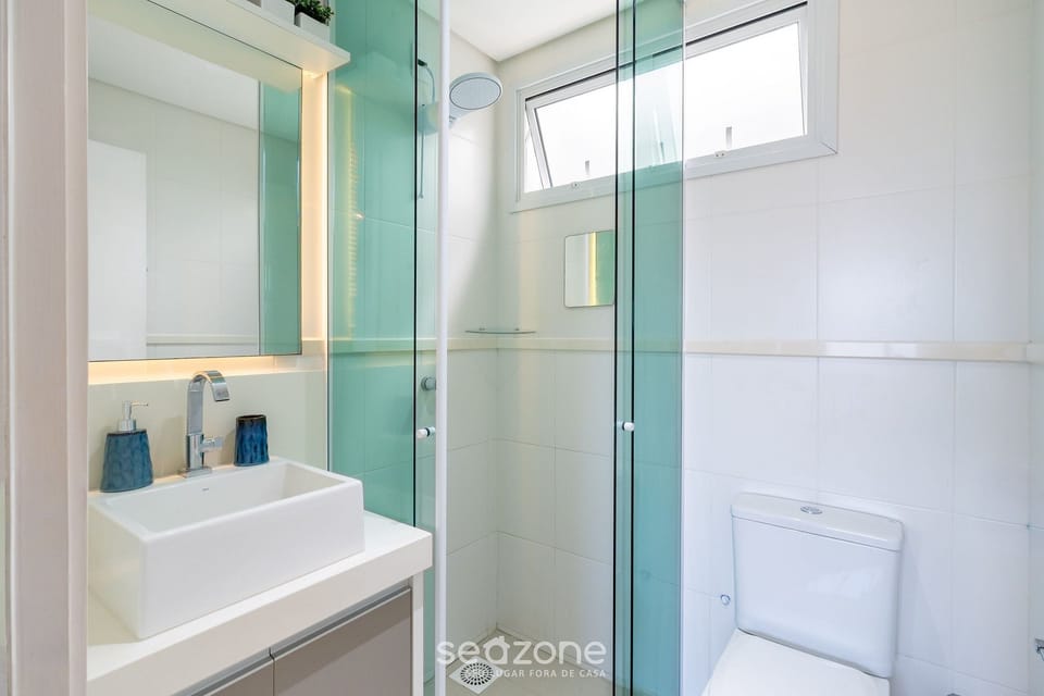 Basic Apartment | Bathroom | Shower