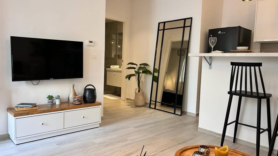 Apartment, 1 Bedroom | Living room