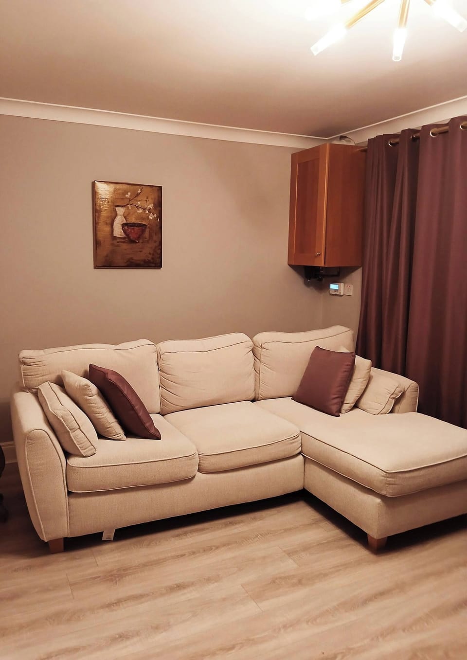 Shared Dormitory, 1 Bedroom | Living room | Books