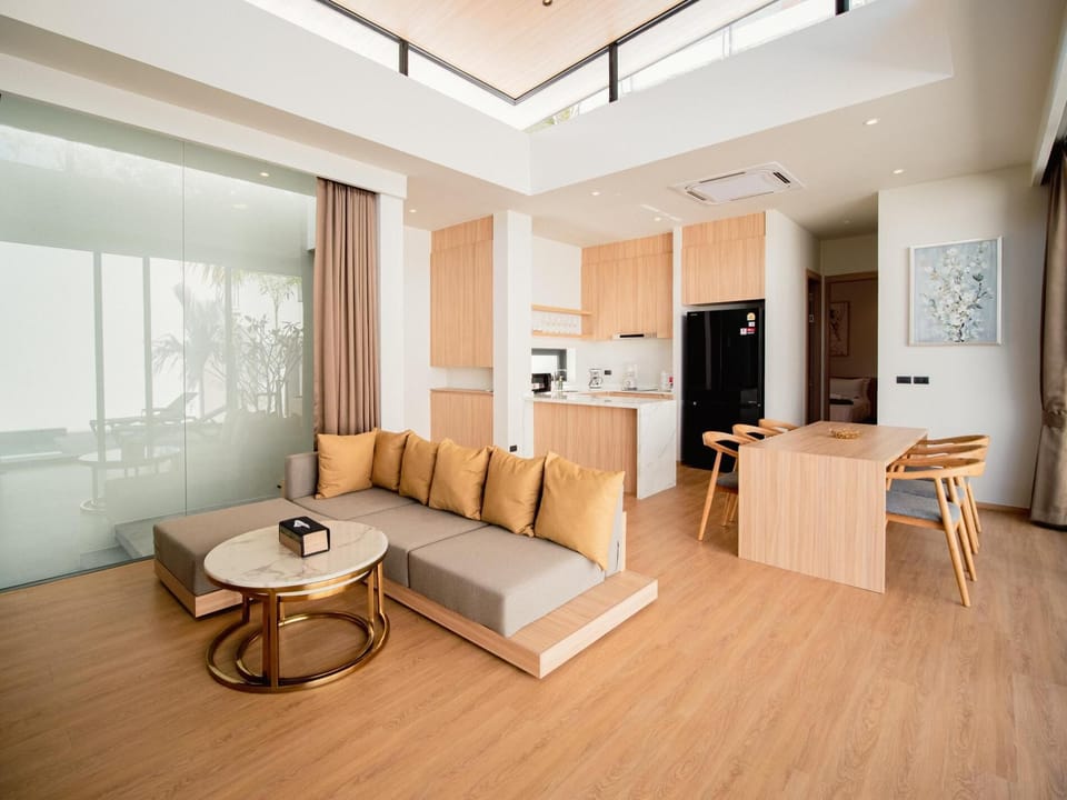 Luxury Villa, Pool View | Living area