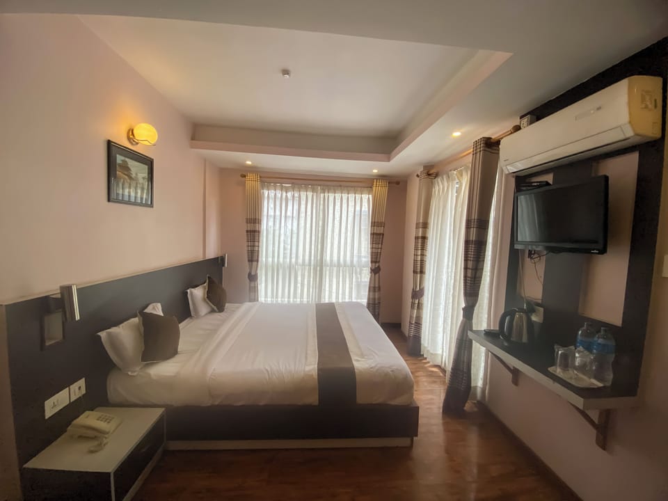 Deluxe Double Room | In-room safe, desk, laptop workspace, free WiFi