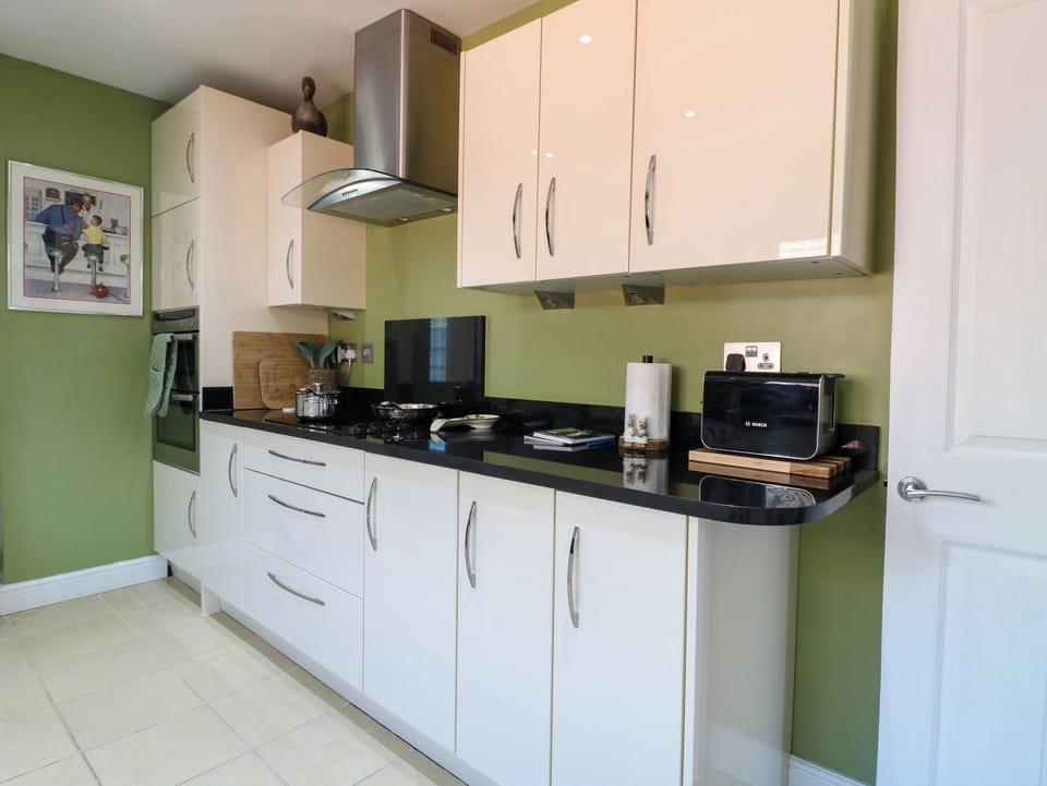 Dishwasher, cookware/dishes/utensils