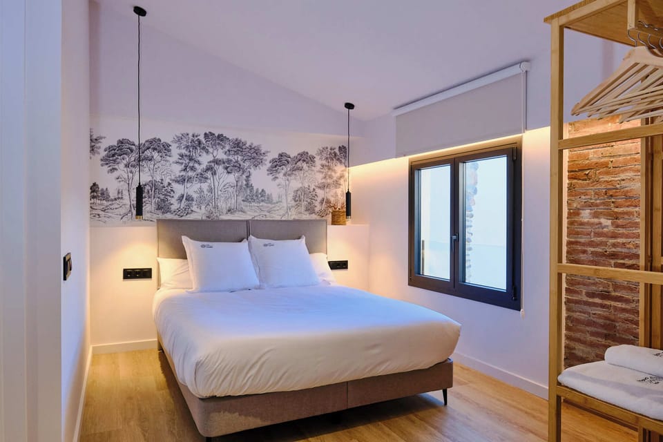 Superior Studio, Garden View (Bascula) | Premium bedding, desk, laptop workspace, soundproofing